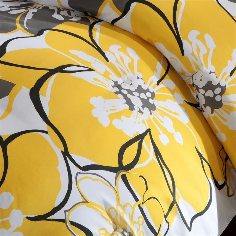 Olliix Intelligent Design Allison Full/Queen Comforter Set Polyester in Yellow