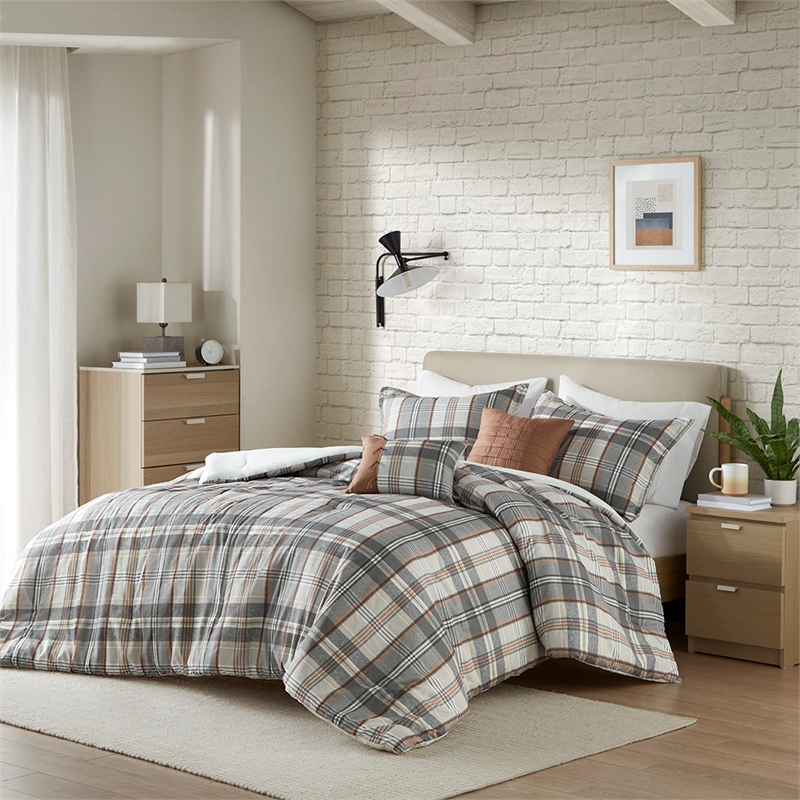 Olliix Intelligent Design Blake Full/Queen Comforter Set Polyester in Tan/Gray