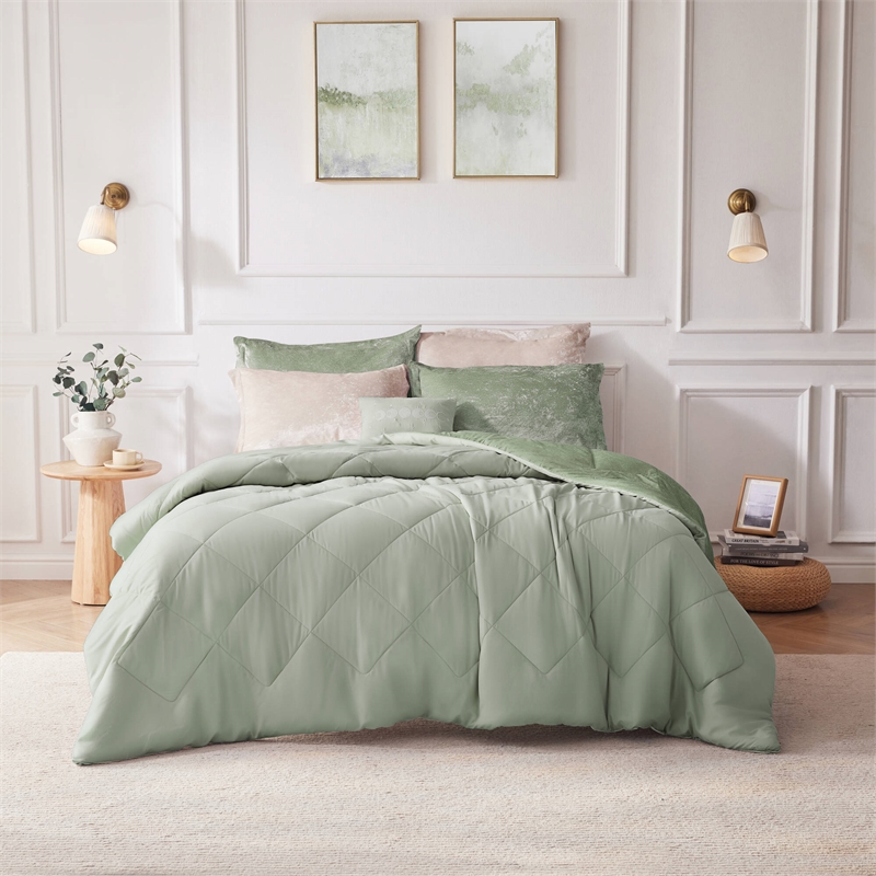 Olliix Intelligent Design Felicia Full/Queen Comforter Set Polyester in Green
