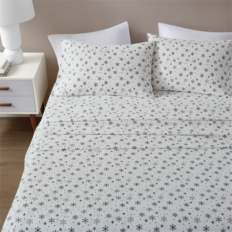 Olliix Beautyrest Oversized Flannel Full Sheet Set in Black Snowflakes