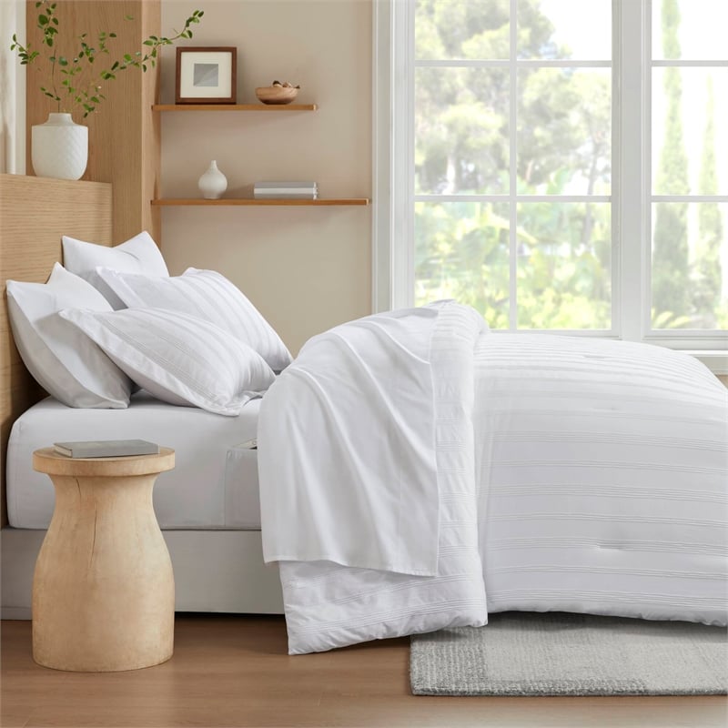 Olliix Super Listing Logan King Comforter Set Polyester in White