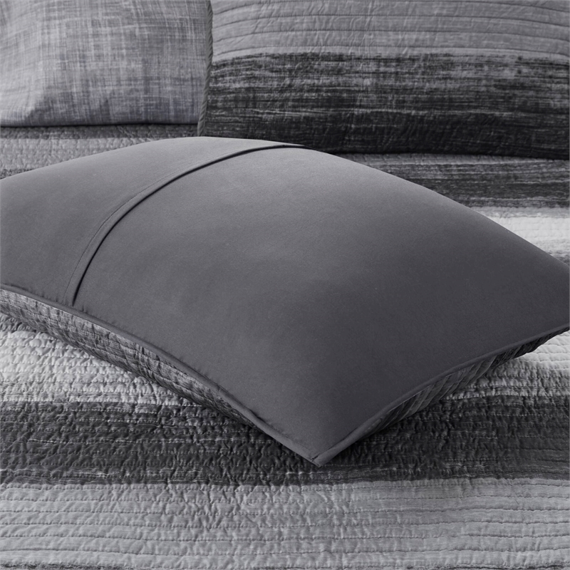 Olliix Madison Park Essentials Saben Full Quilt Set Cotton in Black