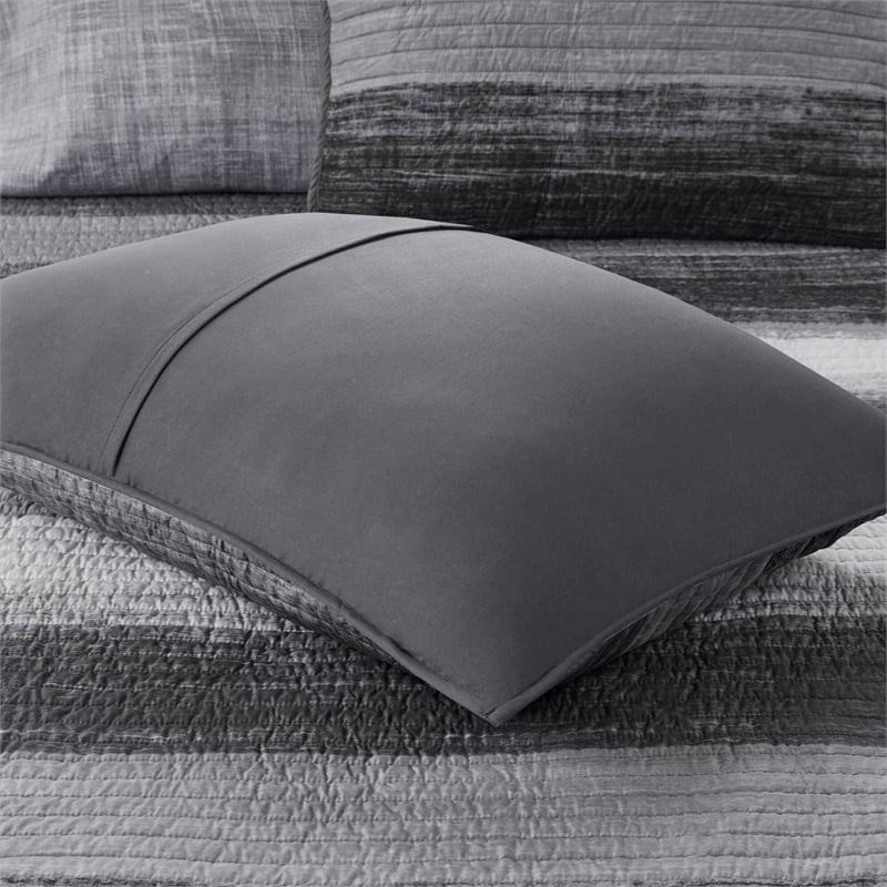 Olliix Madison Park Essentials Saben Cal King Quilt Set Cotton in Black