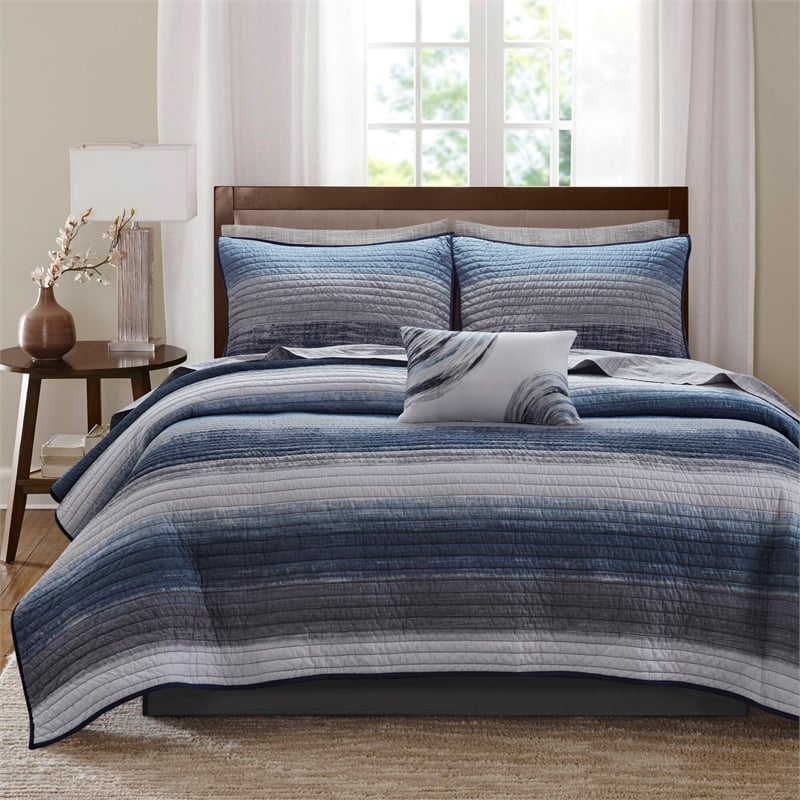 Olliix Madison Park Essentials Saben Cal King Quilt Set Cotton in Navy