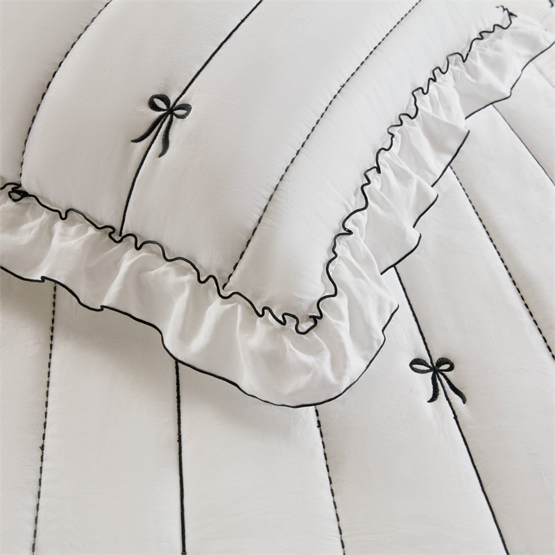 Olliix Intelligent Design Full/Queen Microfiber Quilt Set in  Black