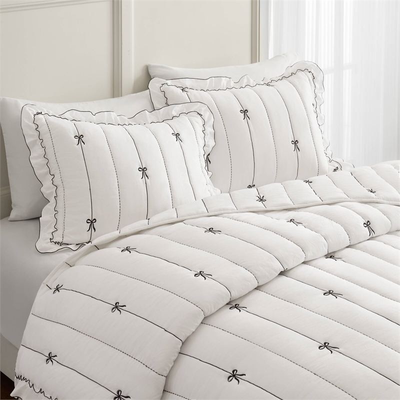 Olliix Intelligent Design Full/Queen Microfiber Quilt Set in  Black