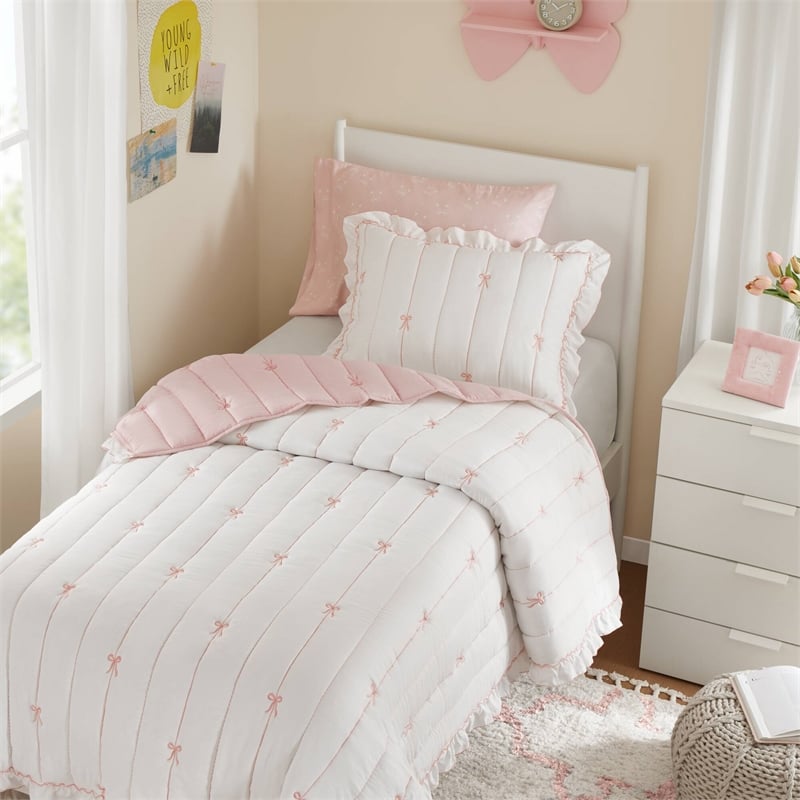 Olliix Intelligent Design Twin/Twin XL Microfiber Quilt Set in  Pink