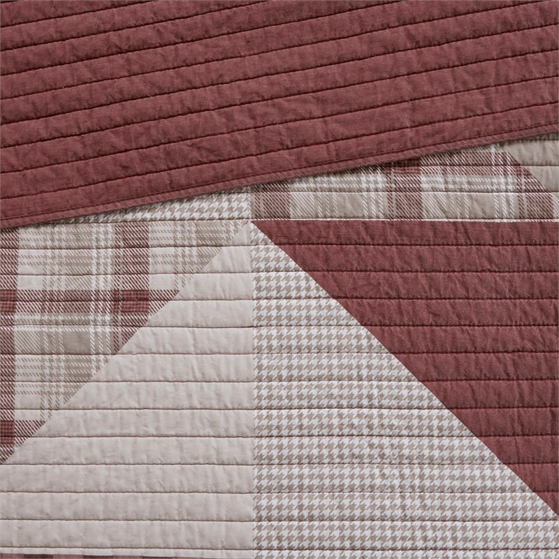 Olliix Woolrich King/Cal King Cotton Quilt Set in  Red