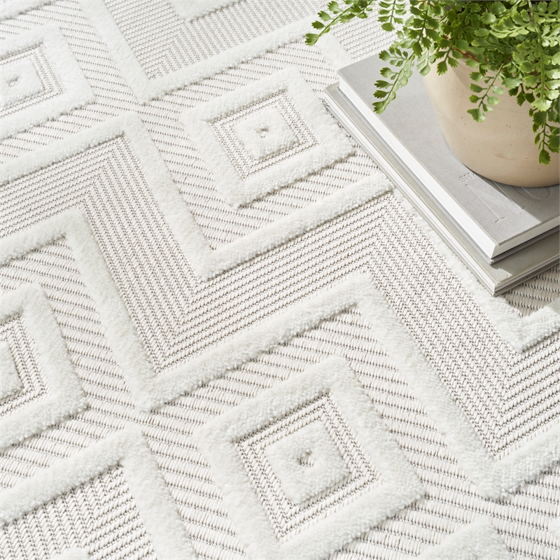 Nourison Versatile 5' x 7' Indoor/Outdoor Rug in Ivory/White