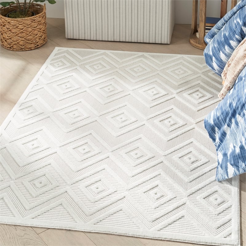 Nourison Versatile 5' x 7' Indoor/Outdoor Rug in Ivory/White