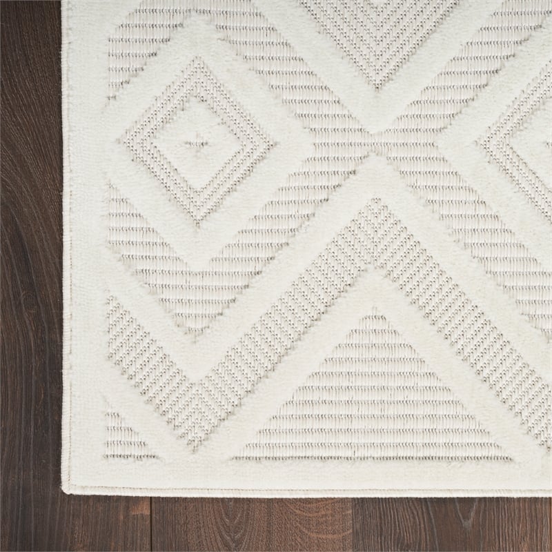 Nourison Versatile 5' x 7' Indoor/Outdoor Rug in Ivory/White