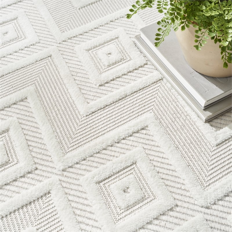 Nourison Versatile 6' x 9' Indoor/Outdoor Rug in Ivory/White