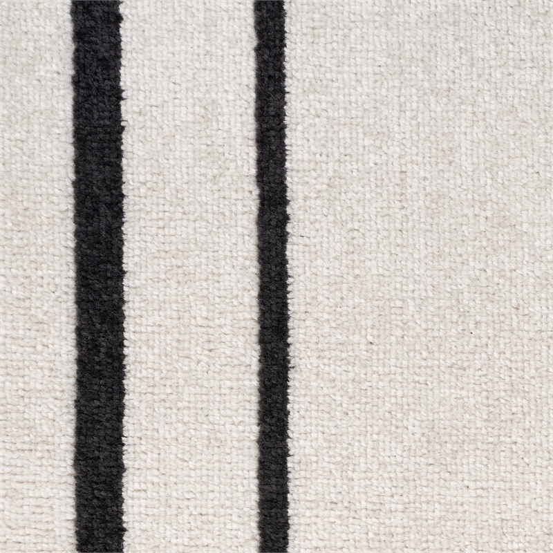 Nourison Essentials 4' x round Ivory/Black Contemporary Indoor/Outdoor Rug