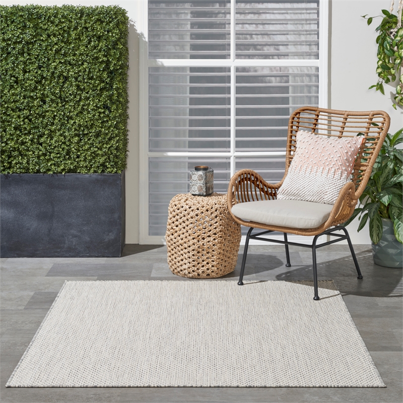 Nourison Courtyard 5' x Square Ivory Silver Fabric Modern Area Rug (5' Square)