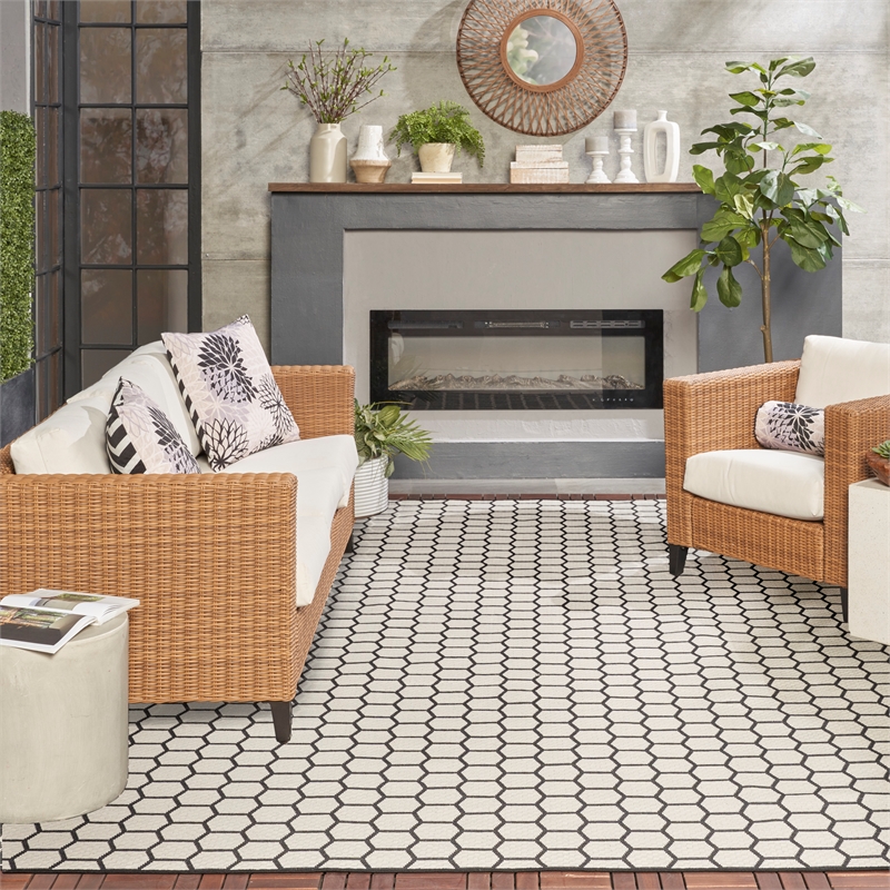 Nourison Reversible Ind/Outd 9' x 12' Black Area Rug