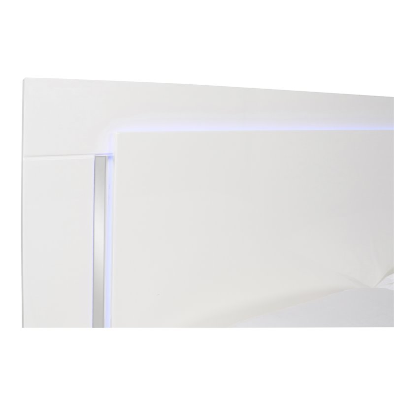 New Classic Furniture Sapphire 5/0 Solid Wood Queen Bed in White