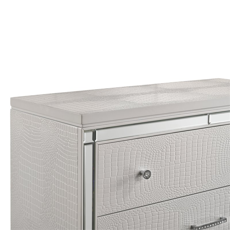 New Classic Furniture Modern Solid Wood Chest with Drawers in White