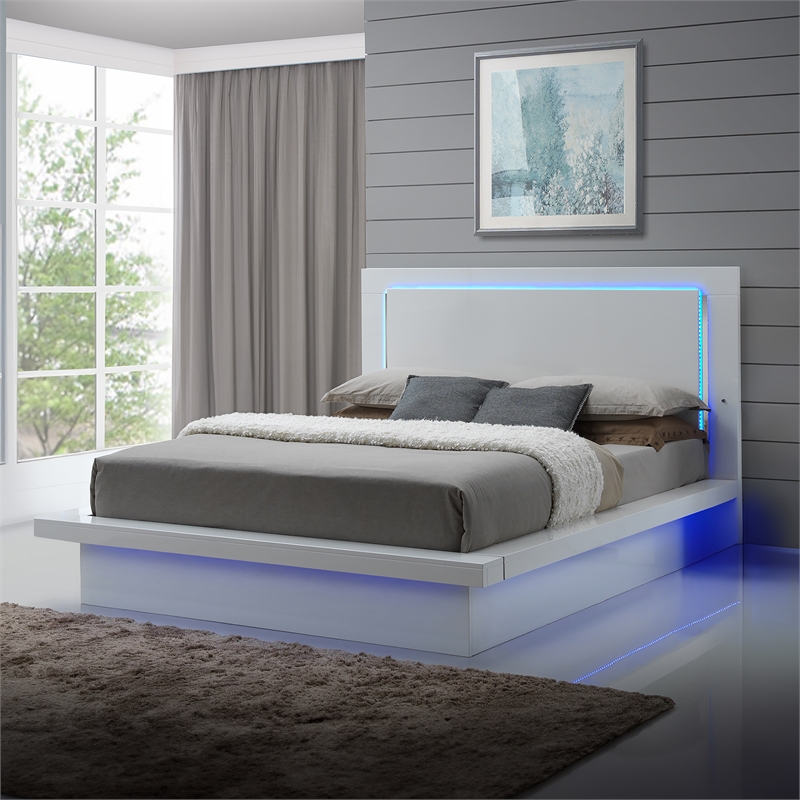 New Classic Furniture Sapphire Contemporary Solid Wood 6/6 Ek Bed in White