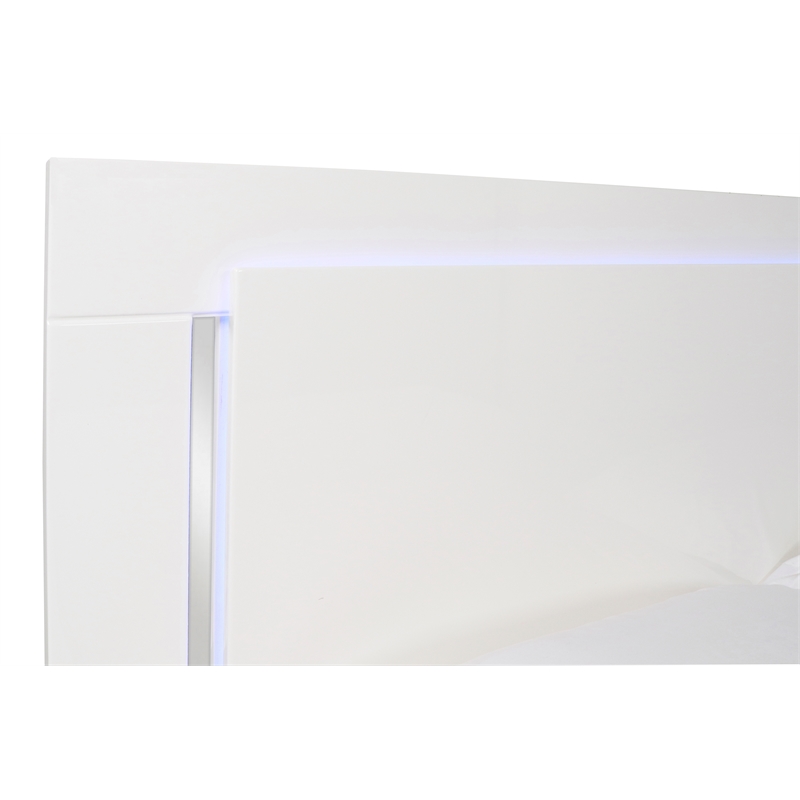 New Classic Furniture Sapphire Contemporary Solid Wood 6/6 Ek Bed in White