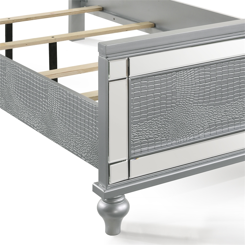 New Classic Furniture Contemporary Solid Wood 3/3 Twin Bed in Silver