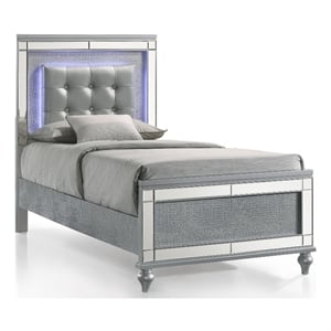 New Classic Furniture Contemporary Solid Wood 4/6 Full Bed in Silver