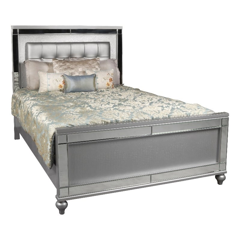 New Classic Furniture Contemporary Solid Wood 5/0 Q Bed in Silver
