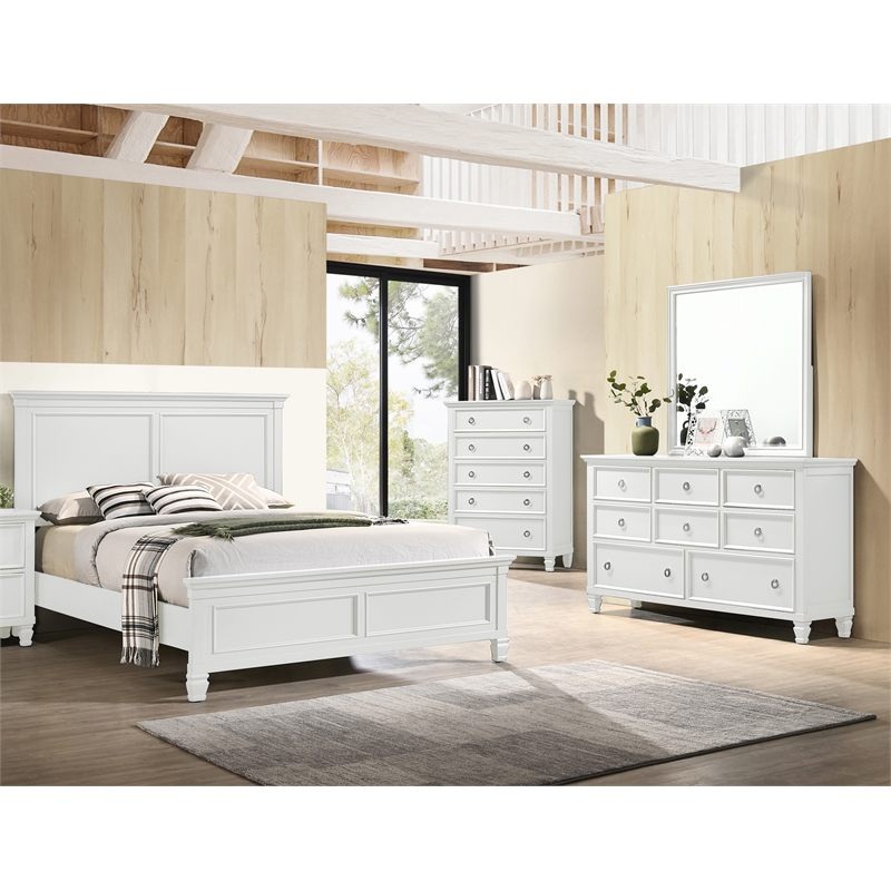 New Classic Tamarack 4-Piece Wood King Bedroom Set with Chest in White