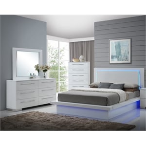 New Classic Sapphire 4-Piece Wood King Bedroom Set with Chest in White