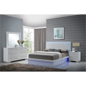 New Classic Sapphire 4-Piece Wood King Bedroom Set with Nightstand in White