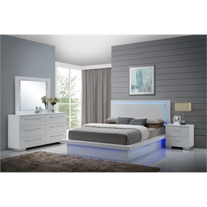 New Classic Sapphire 4-Piece Wood Queen Bedroom Set with Nightstand in White