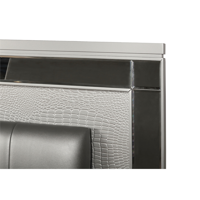 New Classic Furniture Valentine Solid Wood King Size Lighted Bed in Silver