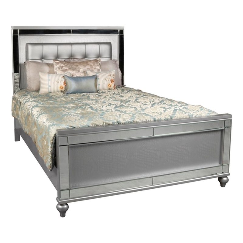 New Classic Valentine 4-Piece Wood King Bedroom Set with Chest in Silver