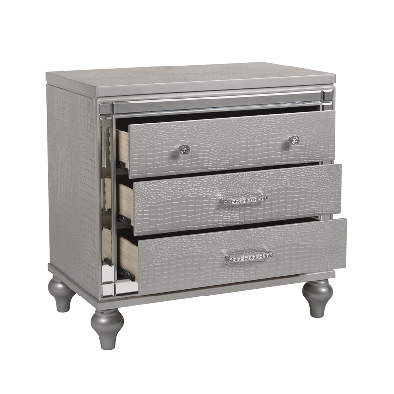 New Classic Furniture Valentine 6-Piece Solid Wood Queen Bedroom Set in Silver