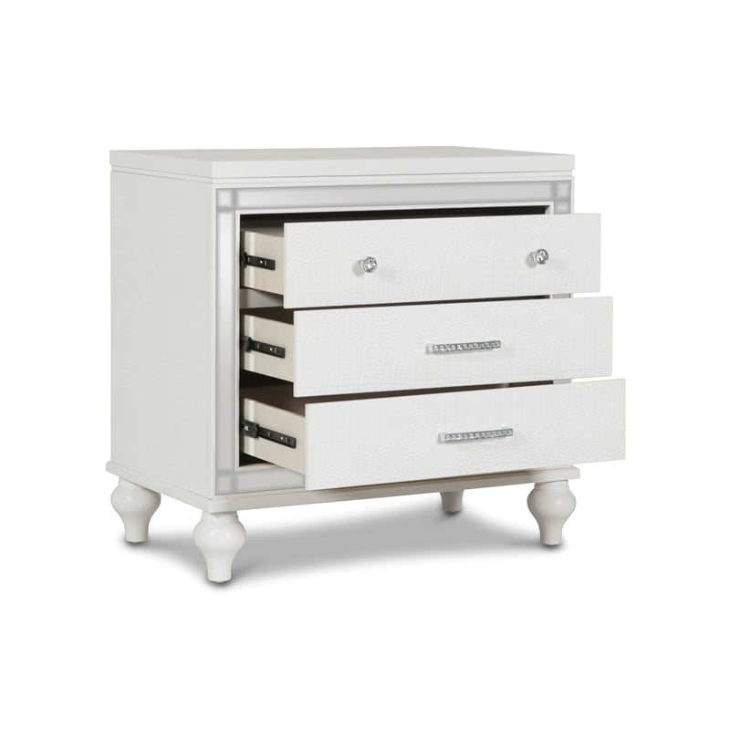 New Classic Furniture Valentine Solid Wood 3-Drawer Nightstand in White