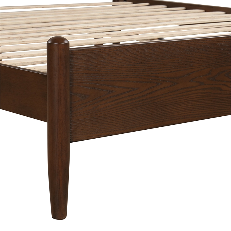 New Classic Furniture Ian King Wood Platform Bed in Cherry Brown