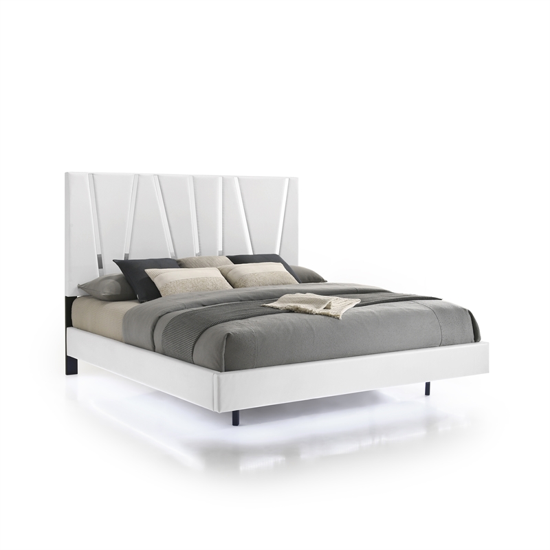 New Classic Furniture Europa Wood King Panel Bed in White Finish