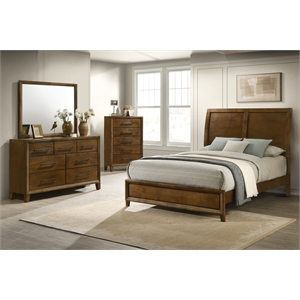New Classic Furniture Ballard 4-Piece Wood Queen Bedroom Set w Chest in Walnut
