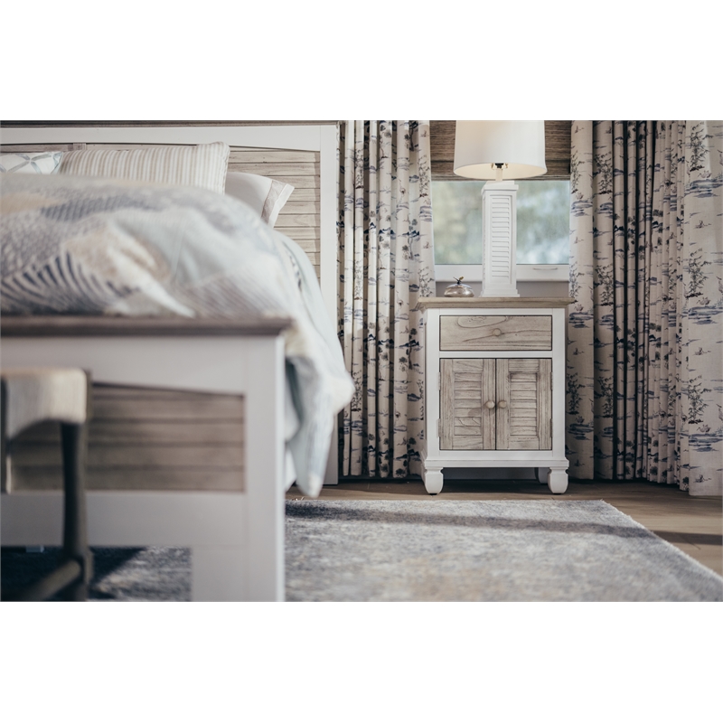 Sea Wind Florida Islamorada 2-Door Wood Nightstand with Drawer in Gray/White