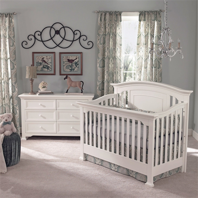Centennial Medford 5-Drawer Traditional Wood Chest in White Finish