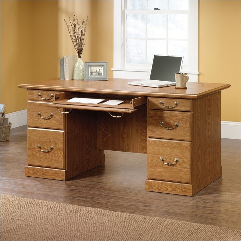 Executive Desk in Carolina Oak 401822