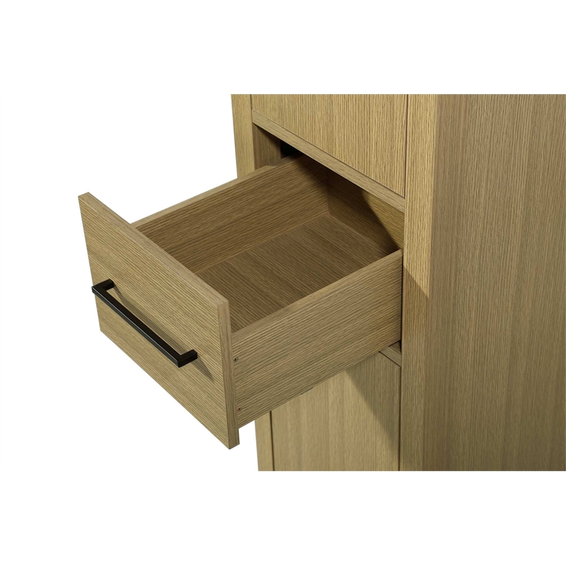 Elegant Kitchen and Bath 16