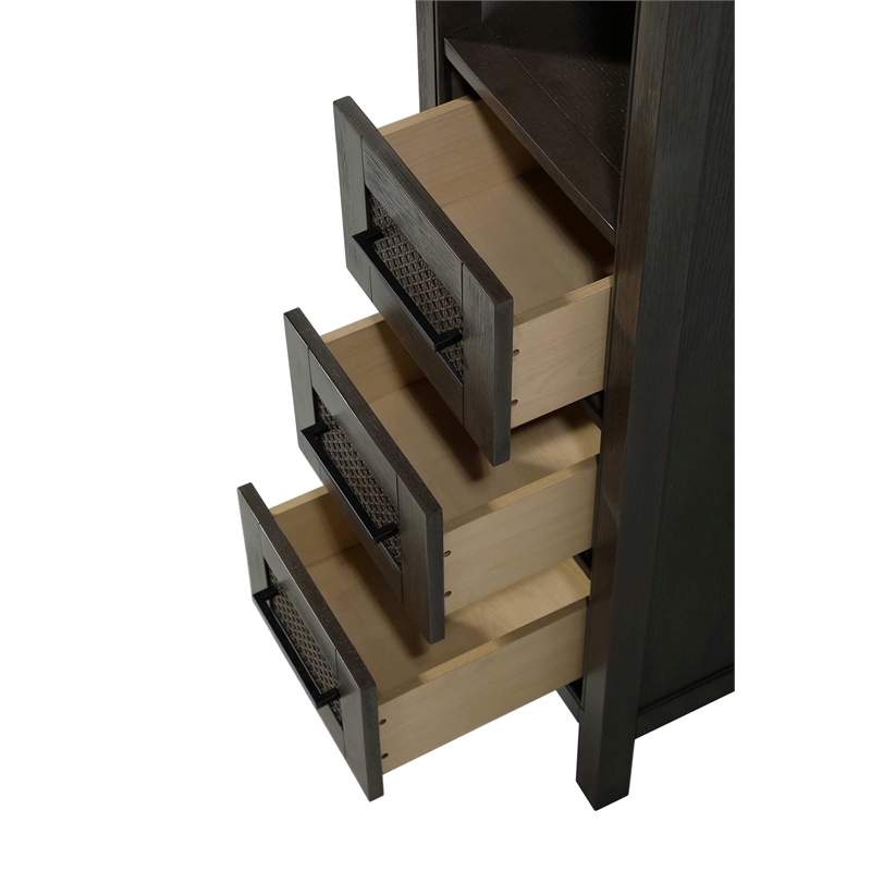 Elegant Kitchen and Bath 16