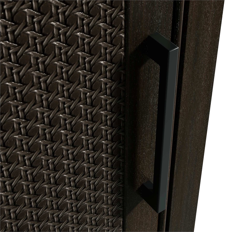 Elegant Kitchen and Bath 16