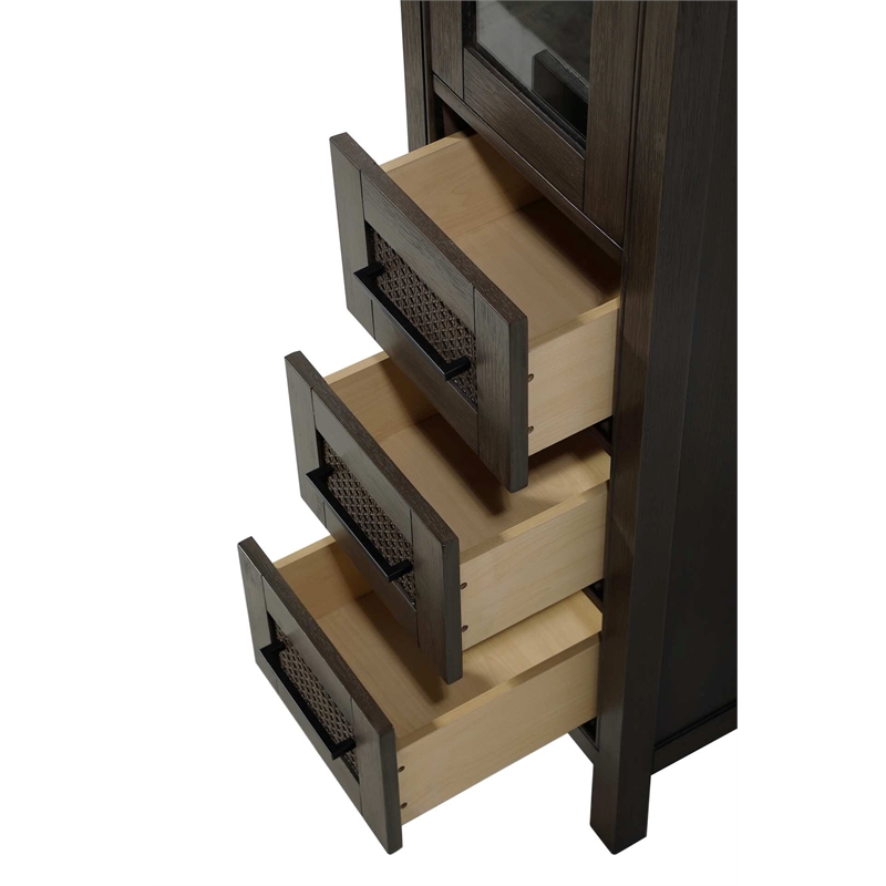 Elegant Kitchen and Bath 16