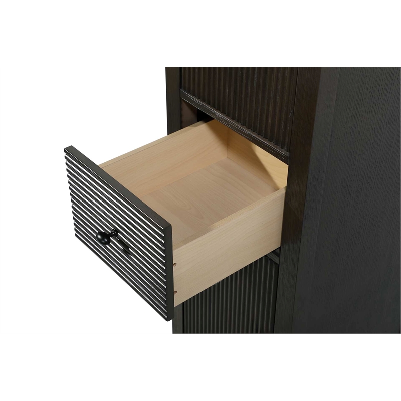 Elegant Kitchen and Bath 16