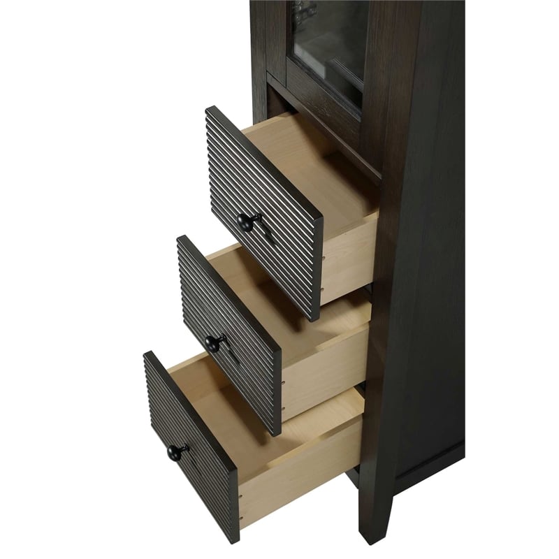 Elegant Kitchen and Bath 16