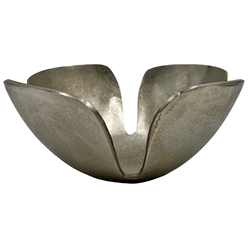 Bergamo Art 9 Inch Wide Decorative Handmade Aluminum Clover Leaf Bowl in Nickel