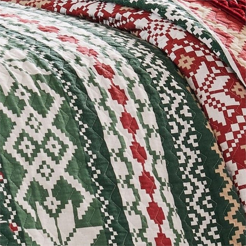 Benjara Live 3 Piece Queen Quilt Set with 2 Pillow Shams- Festive Winter Print