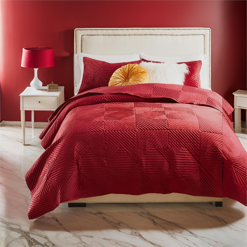 Benjara Ahab 3pc King Size Quilt and Pillow Sham Set- Dutch Velvet Face- Red