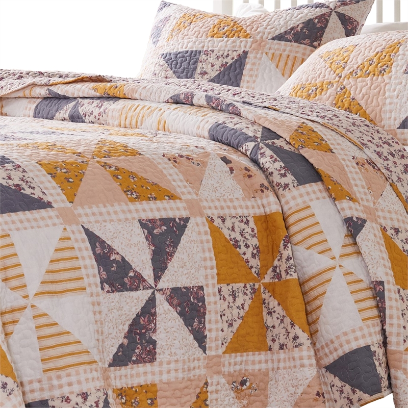 Benjara Jey 2pc XL Twin Quilt & Pillow Sham Set- Patchwork Pinwheel Print- Peach